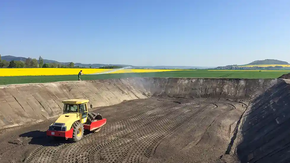 Walze auf dem Feld von Körtgen Bau